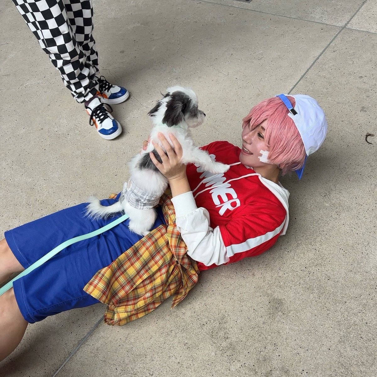 rin_sakurakaze's tweet photo. みぃちゃんのスリゴの撮影の手伝いで湊くんきた🥰そろうとお衣装カラフルでかわいい🙌🏻いつか6人でできますようにー！！✨
あとみぃちゃんちの犬可愛すぎてずーーーーっと幸せだった……😭😭幽霊のことも見えてくれて……えらいね……ありがとうね……かわいいね…… https://t.co/npkdhjVLye