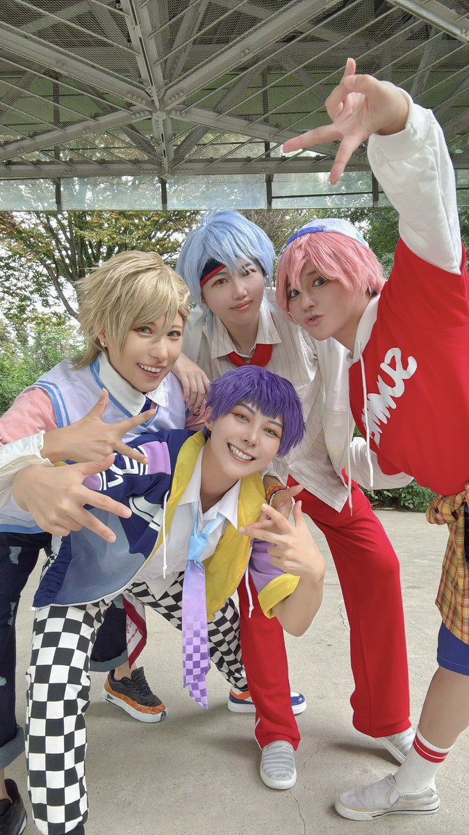 rin_sakurakaze's tweet photo. みぃちゃんのスリゴの撮影の手伝いで湊くんきた🥰そろうとお衣装カラフルでかわいい🙌🏻いつか6人でできますようにー！！✨
あとみぃちゃんちの犬可愛すぎてずーーーーっと幸せだった……😭😭幽霊のことも見えてくれて……えらいね……ありがとうね……かわいいね…… https://t.co/npkdhjVLye
