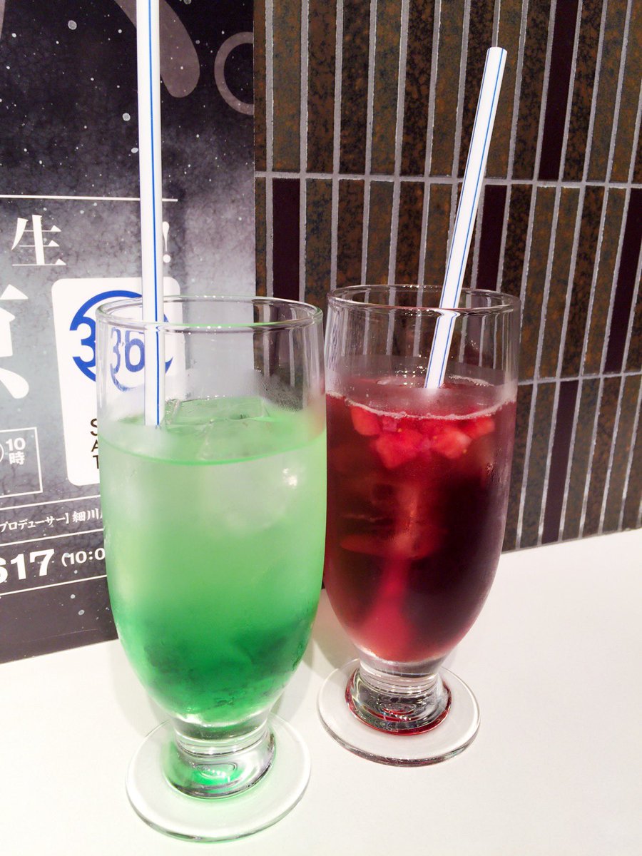 silhouette830's tweet photo. なんと、10年前
友達、10年前以上前からの付き合いなんだなと思ってびっくりしてる https://t.co/Gaej9oA8xt