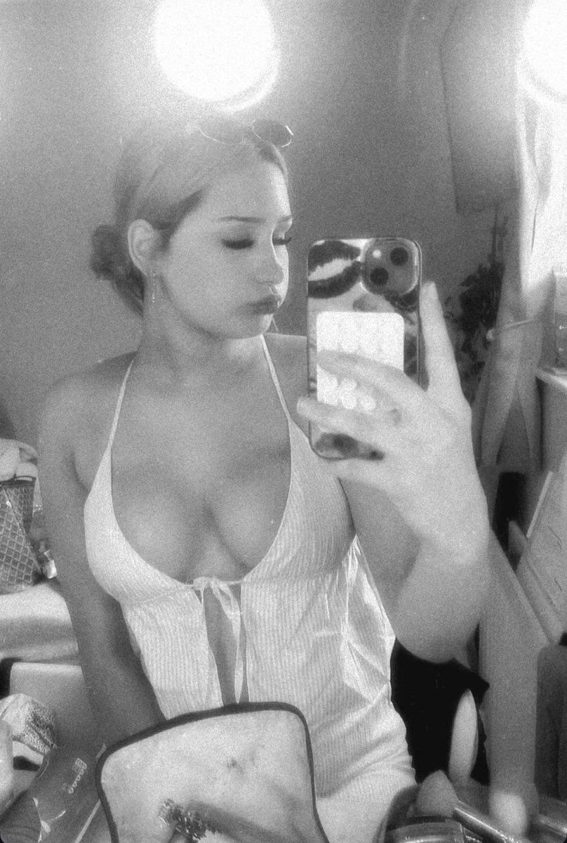 UKNorthern01's tweet photo. Erin is begging us to release a load over her juicy chest 💖 make sure she tastes every drop 😈 #wankchat #bop https://t.co/LVEtHIEEYS