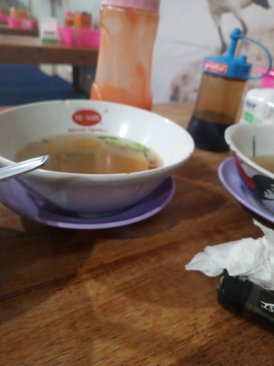 Ndynchyl's tweet photo. Bakso totol macan emng terbaik https://t.co/8wI5yBI55U