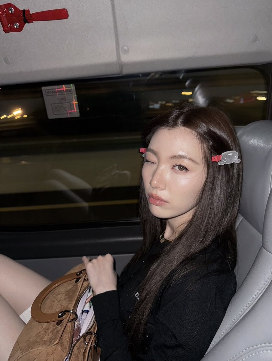 nongplaaaaa's tweet photo. ฮืออออออ น่ารักจางงง พิออมจิ๋วมากกก 🥺🤲🏻

#LingOrmDiorSummer27 
#OrmKornnaphat https://t.co/eLpd56vW8L