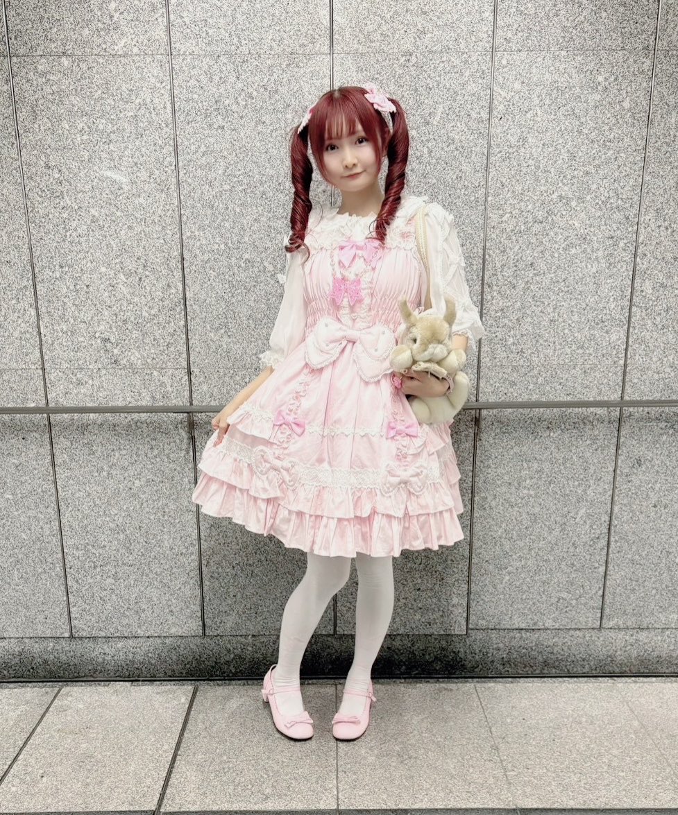 miel_doll_'s tweet photo. ずっと体調がすぐれず久しぶりにロリィタのお洋服を着てお出かけしました🎀

たくさんの方とお話しできて楽しかった💕

ありがとうございました(*´ω`*)💗

（@fuwa2mee2 ）

#ゴスロリマーケット　#GLM15 https://t.co/WBqtrKWN33