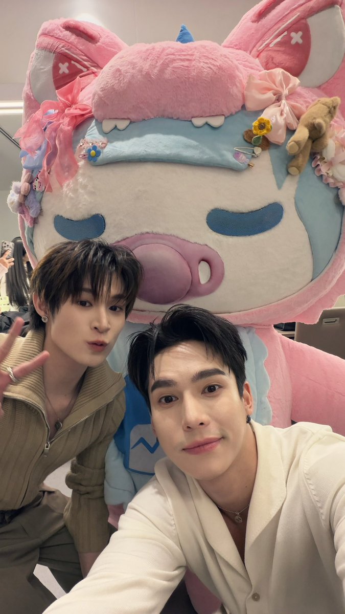 mmaxmaxxxx's tweet photo. แม้กและเด็กๆของเค้า 🥰 #mmaxmax https://t.co/HPfUjViPxf