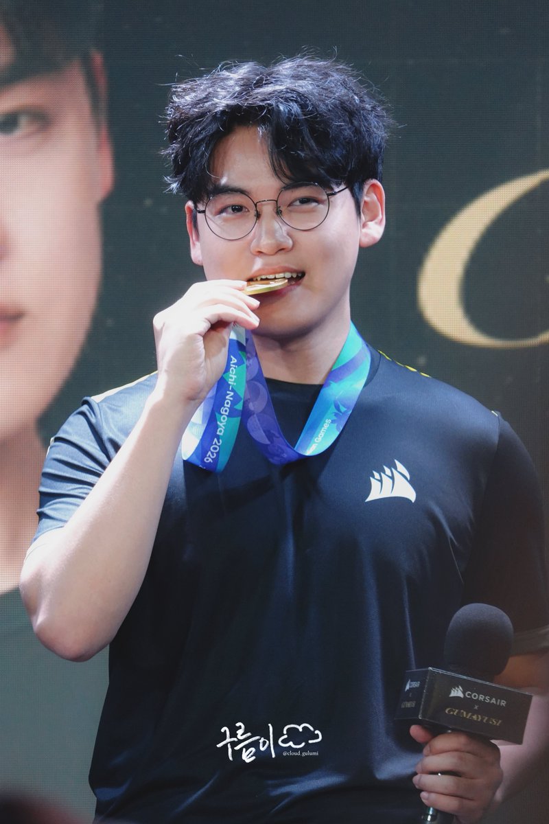 cloud_gulumi's tweet photo. 20261004

🐻🥇
#Gumayusi #구마유시 https://t.co/rLX8Fzbail