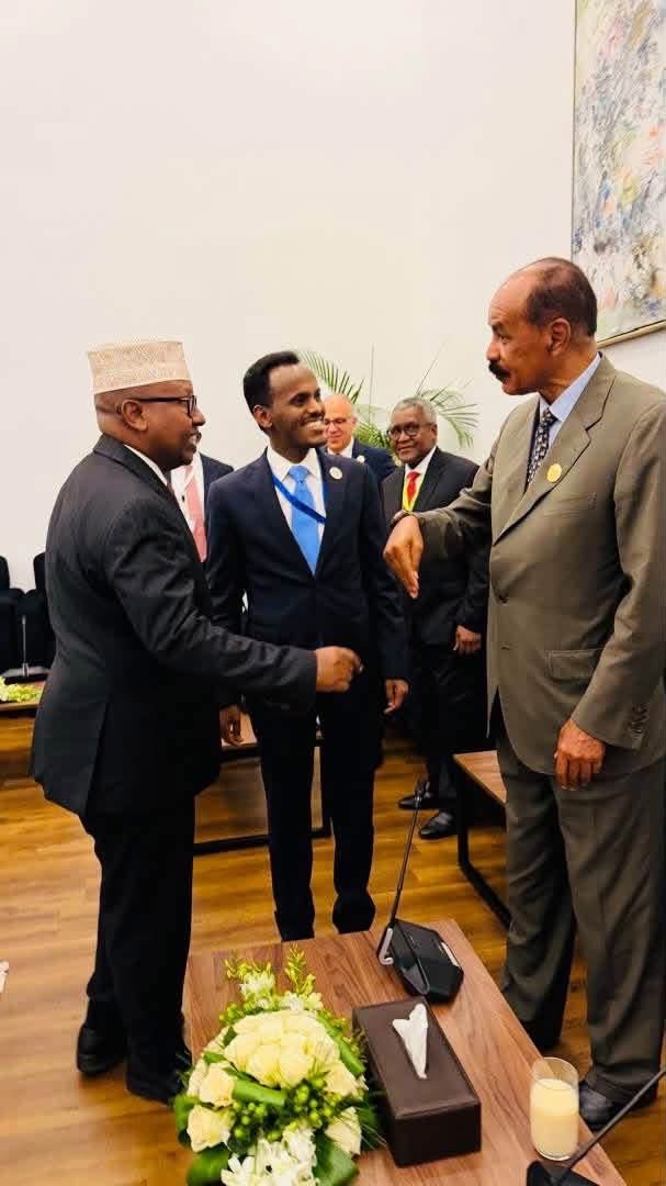 eri_id_'s tweet photo. In Egypt, President Isaias Afwerki met with Somalia’s Foreign Minister Ahmed Moalim Fiqi and Brigadier General Abdirisaq Mahamud Haji.

#Eritrea #Somalia #Egypt #IsaiasAfwerki #AhmedMoalimFiqi #AbdirisaqMahamudHaji #HornOfAfrica #RedSea https://t.co/a9kAZ1FKFn