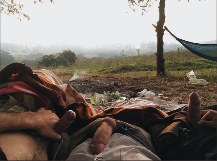 PZ_X__'s tweet photo. Acampando con amigos https://t.co/w98qehC8Vo