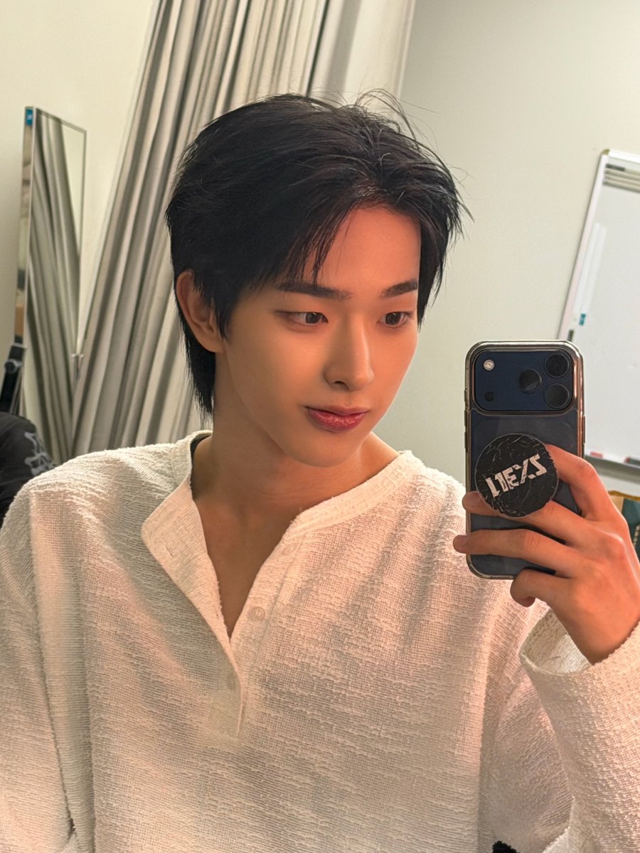 NEXZ_BBL's tweet photo. 🫧🐧261004 | 08:18 PM ( 🇰🇷 )

*📸x3*

Today's Moya photo~ https://t.co/BwEJGb13Sa