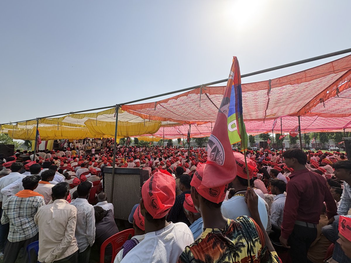 sonofmallah's tweet photo. उत्तर प्रदेश के शाहजहांपुर जनपद स्थित धर्मपुर में निषाद आरक्षण संकल्प यात्रा के तहत आयोजित विशाल जनसभा को संबोधित किया। जनसभा में उमड़े समाज के भाई-बंधुओं एवं माता-बहनों से हाथ में गंगाजल लेकर निषाद समाज के हक, अधिकार और आरक्षण के लिए संकल्प कराया। https://t.co/ybkL9zrUNo