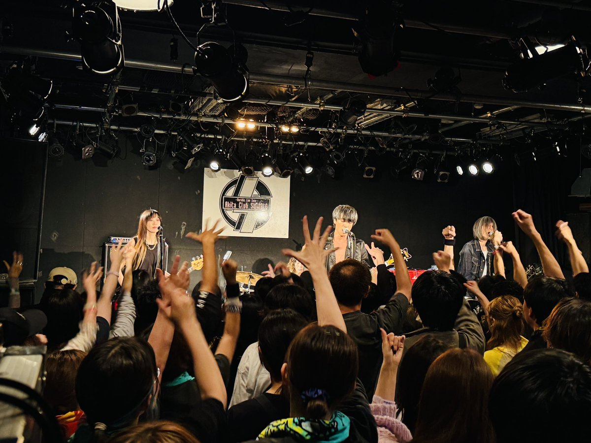 afoc_official's tweet photo. 2026.10.04
a flood of circle Tour
" #革命未遂の蝶が見る夢 "
at 秋田club SWINDLE

ご来場くださった皆さま、ありがとうございました👹🍶🌾

次のタームは高松・奈良・京都🦋
高松公演のみチケット間に合います⏬
https://t.co/PGtZSq7osY

#フラッド https://t.co/PkrRsKPrCB