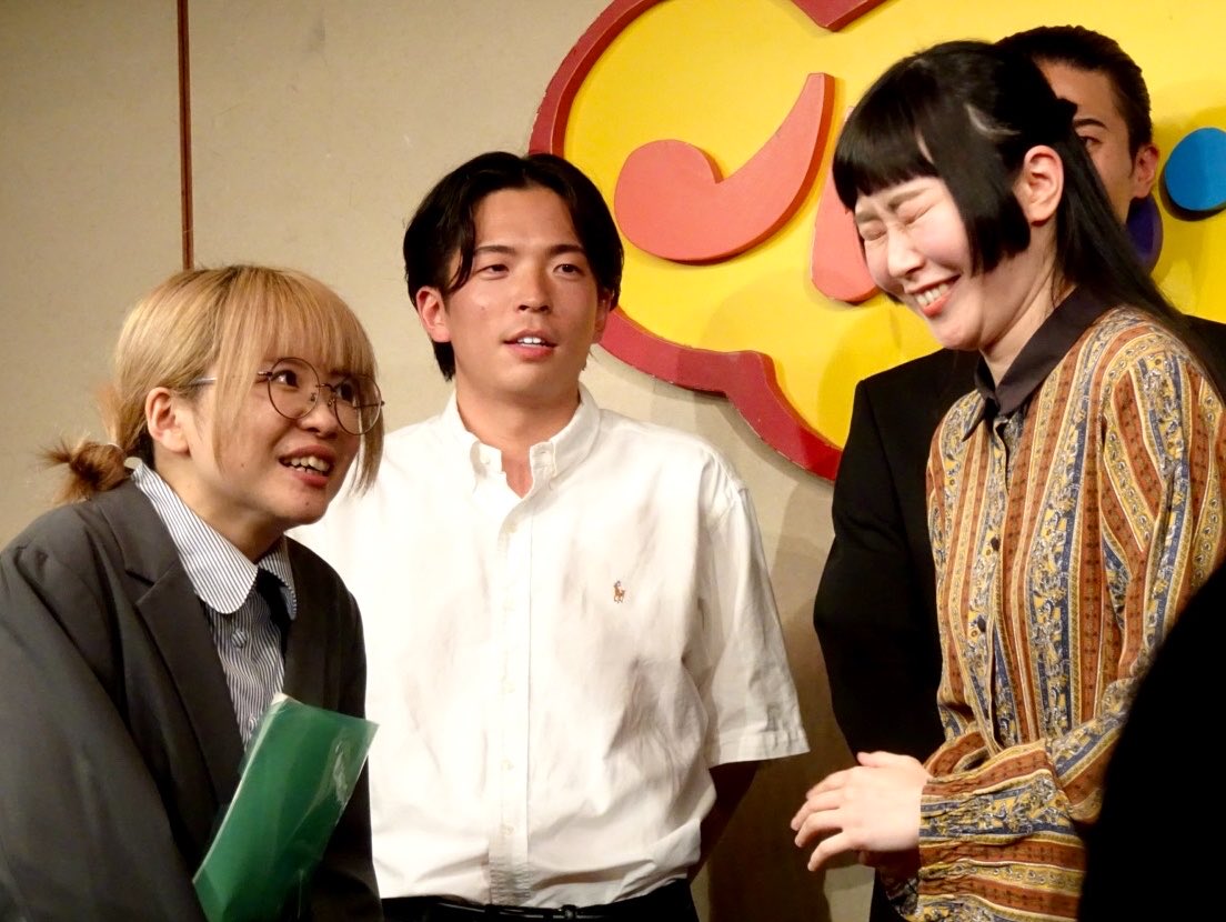 tomimiiinnn's tweet photo. ばかばくめっちゃ���しぶりに行った！！
中MCおじさんだからって腰の悩み相談されるの面白かった！！ストレッチしなきゃ！
企画でつげさんが面白い一位だったのさすがすぎ！！！絶対飲みに行かないぞっていうの笑っちゃった！令和って感じだ！じぐざぐ阿部さんの髪型もかっこよかった☺️ https://t.co/4EHI2fonKW
