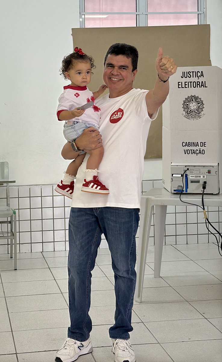 chagasvieira's tweet photo. Votei, agora de manhã, em Fortaleza ⭐️ Que Deus nos abençoe neste dia 🙏🏼 https://t.co/2KuuA4Hmci