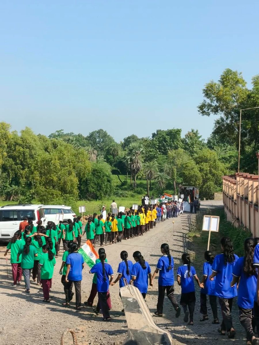 emrsdnh's tweet photo. 🇮🇳 
आज PM SHRI EMRS Shelti में नशा मुक्त भारत अभियान के तहत Health Pride Walk का आयोजन किया गया। विद्यार्थियों ने नशे से दूरी, स्वस्थ जीवन और जागरूक समाज का संदेश दिया।
नशा छोड़ें, स्वास्थ्य जोड़ें — नशा मुक्त भारत का संकल्प लें! 🇮🇳 @NESTSHQ @TribalAffairsIn https://t.co/EYQiRhtmoK
