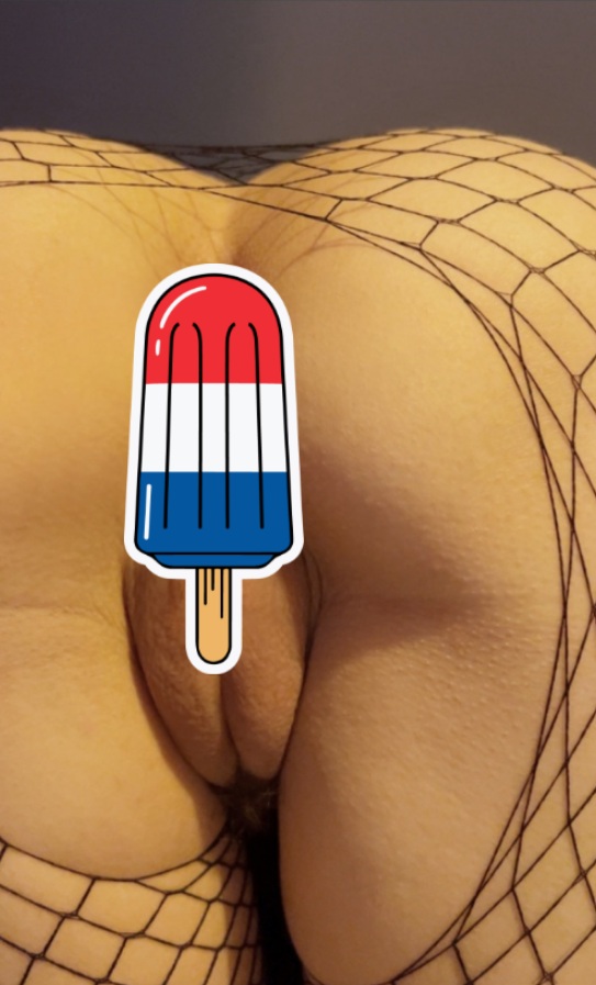 Amandine1995X's tweet photo. Close-ups of my butthole, spread or not..  to unlock those, you gotta tip on my OF 😈 ^^ https://t.co/Au3X3Rmf74