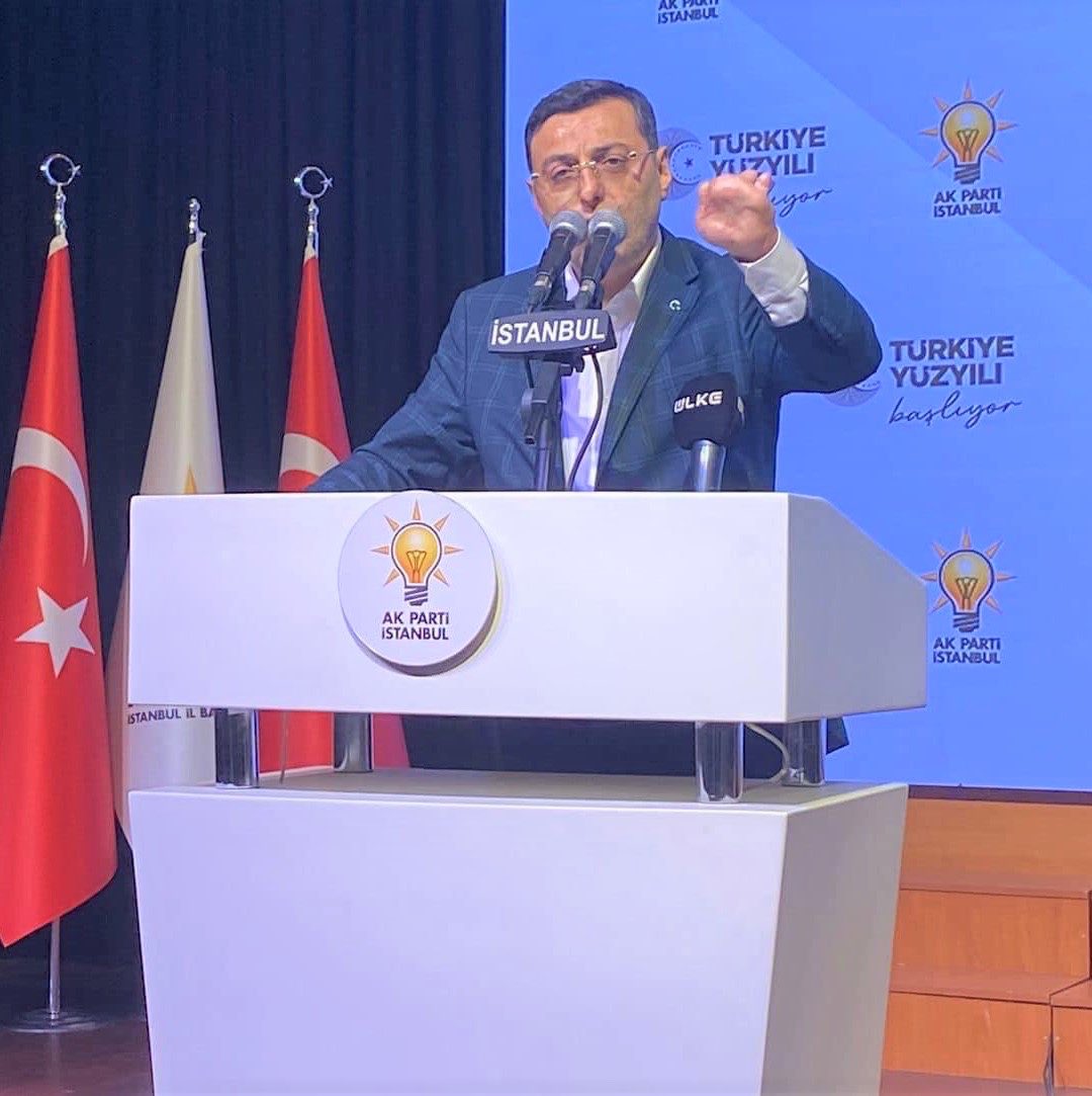 itibarhaberx's tweet photo. AK Parti İstanbul Milletvekili Serkan Bayram: 

— Reis partiyi kapatsa daha çok oy alır.

— Türkiye'de sosyal patlama olur. Toplum inanılmaz rahatsız.

— Olay çok büyük. Ekonomiye zararı 100 milyar dolar. Borsa tepetaklak. https://t.co/qfQYzZJiQs