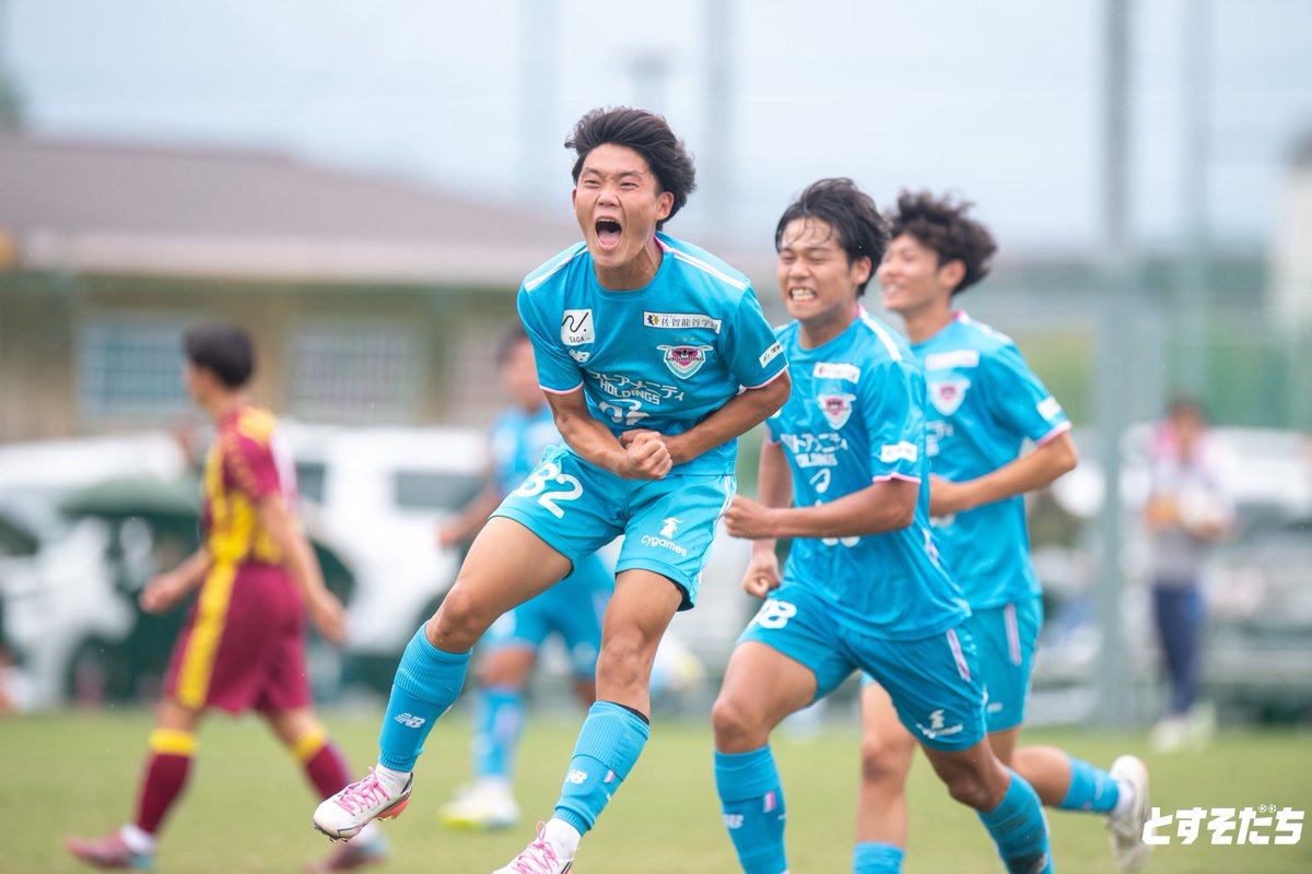 tosusodachi's tweet photo. 📸
#サガン鳥栖U18 2nd 2-2 #長崎総合科学大学附属高校 

前半の早い時間に退場者を出す苦しい状況の中、1年生を中心に気迫のある攻撃を展開。やることはシンプルに、全員でゴールを目指し、残留争いの負けられない相手に2度リードを許すも最後に追いつき勝ち点1を獲得！

#とすそだち https://t.co/Y7NMcsSFs3