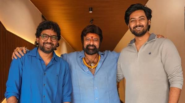 SnehithMedia's tweet photo. #Mokshagna డెబ్యూ మూవీపై క్రేజీ బజ్! 🤯

వశిష్ట మూవీలో రవీనా టాండన్ నెగెటివ్ షేడ్స్‌లో కనిపించనున్నారనే టాక్. 👀

బాలకృష్ణ కీలక పాత్రతో పాటు Rebirth, Multiple Timelines, భారీ VFXతో గ్రాండ్ స్కేల్‌లో ప్లాన్ చేస్తున్నారట. 💥

మోక్షజ్ఞ లాంచ్ మామూలుగా ఉండదేమో! 🔥 https://t.co/VTbJjKs94K