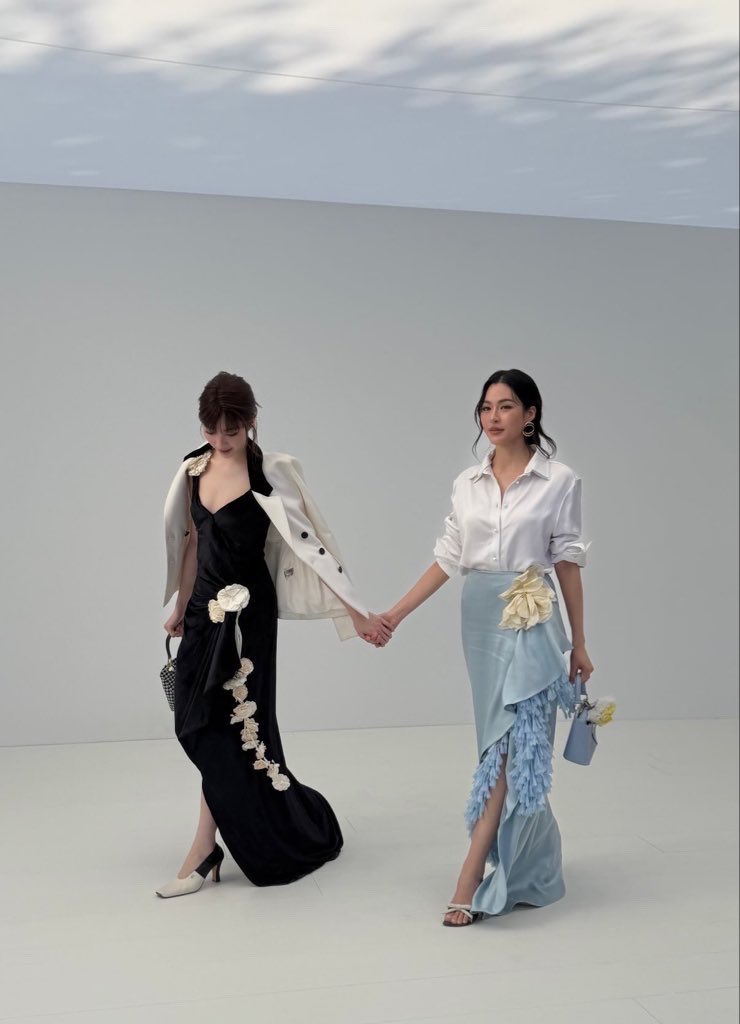 tangtangstp's tweet photo. We fell in love in October 🍂

#LingOrmDiorSummer27 #LinglingKwong #OrmKornnaphat #LingOrm #Dior #DiorSummer27 #PFW https://t.co/u0pa7tReME