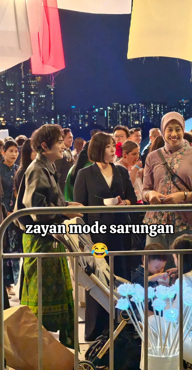 Lya608's tweet photo. Zayyan dtg ke acara KBRI "Festival Indonesia"

Zayyan sarungan 😁

Cr : Neil Haihata

#XODIAC #ZAYYAN https://t.co/DhIIZSvoVw