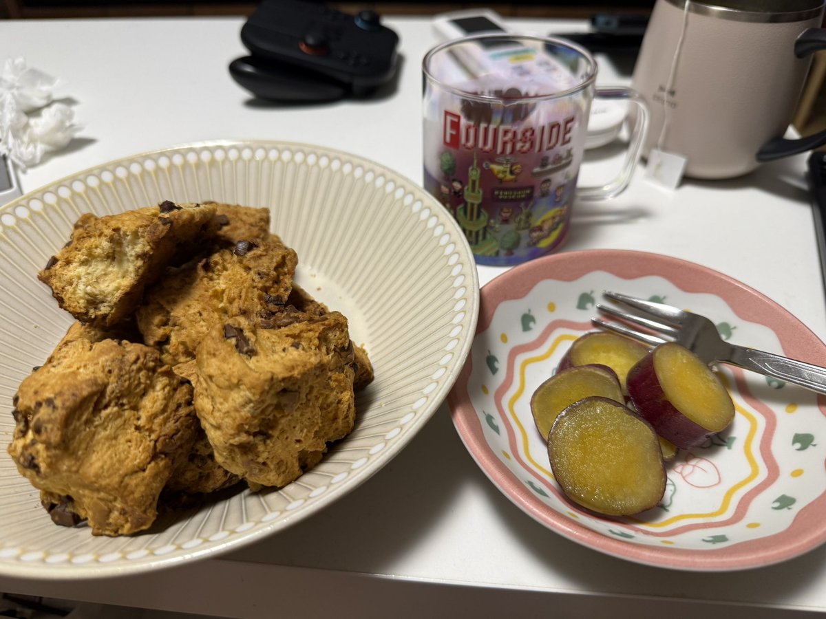 yuking0526's tweet photo. さつまいもの甘露煮
それを入れたスコーン https://t.co/bh7fs1Uc1N