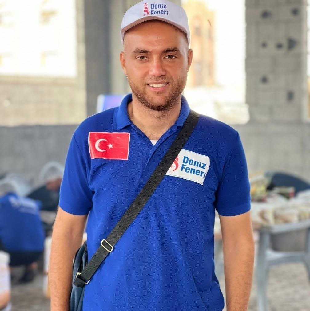 tevfik_hams's tweet photo. Terörist israil Gazze'deki @denizfeneriorg derneğin temiselcisini direkt hedef alarak şehit etti.

- Bu savaş sadece Filistinlilere değil tüm Müslümanlara yapıldığını ne zaman göreceğiz? https://t.co/ZdhVzXJeCa