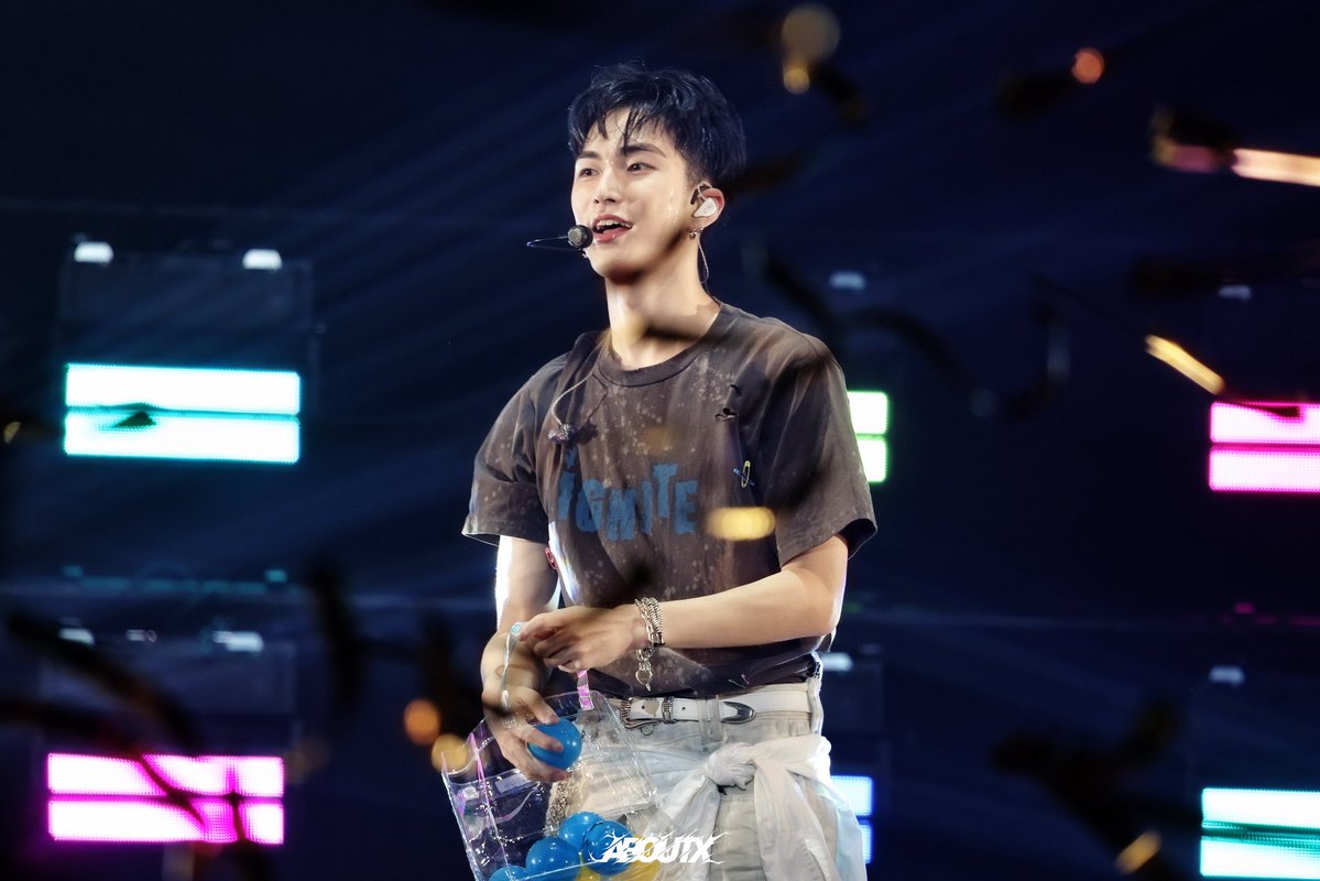AboutX_1002's tweet photo. 261004 IGNITE

#승한 #XngHan https://t.co/uZjXZ1B63i