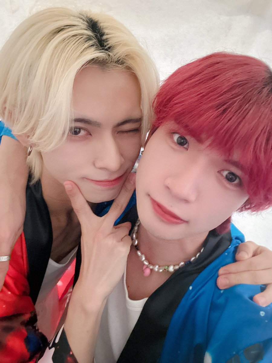 7na12se's tweet photo. 10/4 ビナウォーク海老名🦐フリーライブ❣️
会いに来てくれたミリオンズありがとっ！！
凄い沢山の方が僕らのLIVE観てくれて、
初めての方も足を止めて観てくれて超嬉し
かったし、前にも詰めてくれて感謝してる🙌
青のペンライトも沢山エネルギーになった💙𓈒
いつも支えてくれてありがとうう！！！

��リオンズのコールめっちゃ響いてたし、
ペンライトもいっぱい振ってくれてる景色
しっかり目に焼き付けたぞぉぉ😽😽
今日言えなかったコールは次に活かしましょう

次のLIVEは10/6 池袋サンシャインシティ
噴水広場⛲️にてフリーライブだよ❤️‍🔥❤️‍🔥❤️‍🔥
1部14:00〜/2部17:30〜でこの日なんと、、
       🎉🎂💐100STARS 2周年🎂💐🎉
平日やけど沢山の方に見に来て欲しい！！！
その後は"2nd Anniversary Event"もあるよ!!!

100STARSの事もっと好きになる1日に
なってくれたらめっちゃ嬉しい💭💭
僕らの事もつと知ってねっ✌️✌️