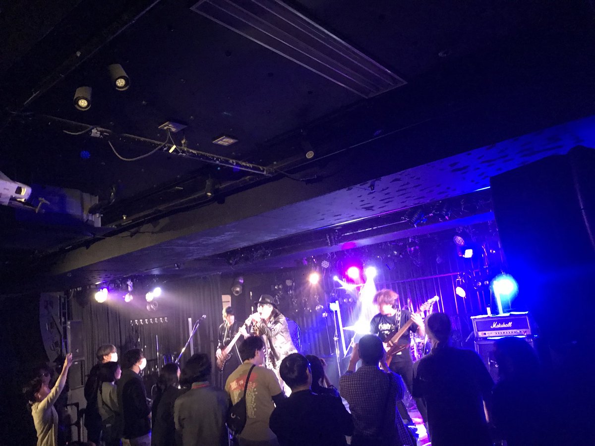 KIRA__Musa's tweet photo. お友達のLIVEを見に梅田へ
めっちゃ音良かった！！
やっぱ楽しそうにしてるLIVEって凄い素敵

帰ったらギター弾こう🎸 https://t.co/5Fi0sWrPli