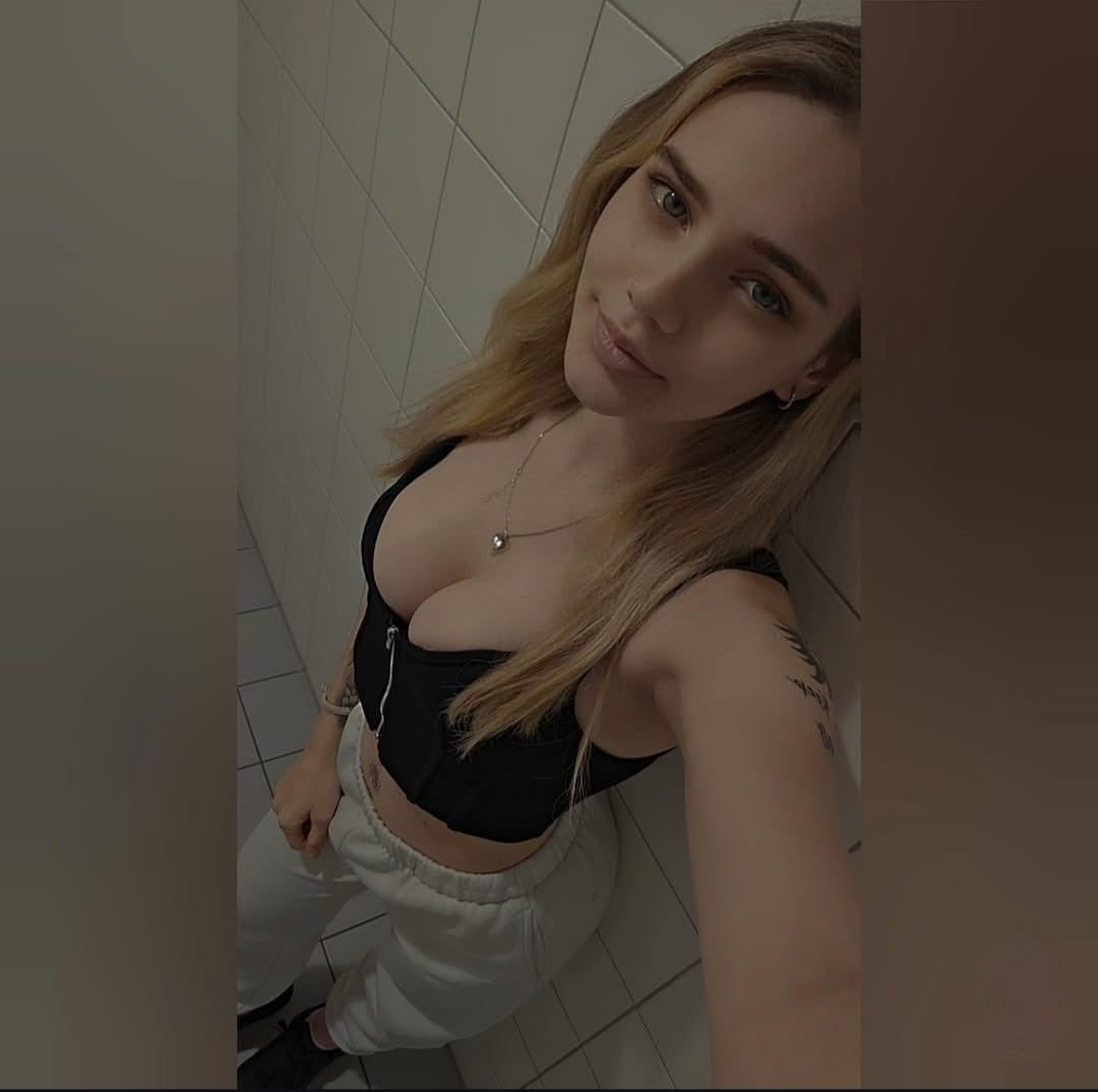 goettinmariee's tweet photo. Jeder Sklave der zu schüchtern ist, darf liken und ich schreibe dich an! 😈 https://t.co/C1awl7W37U