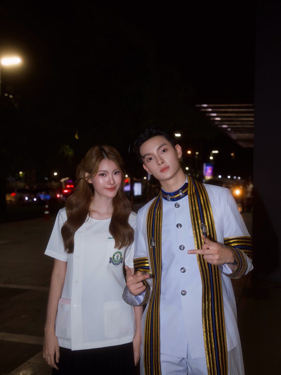 nannoko's tweet photo. พี่ขุนนิเทศจุฬา น้องพลอยหมอวชิระ
สองพี่น้องบ้านปัญญามิตรเติบโตมาอย่างดีมากๆ🫶🏻 สวยหล่อทั้งคู่เลยคับ✨

KHUNPOL OFFICIALLY GRAD 

#KHUNPOL 
#KHUNPOLGraduationDay https://t.co/pu9JTYtdVm