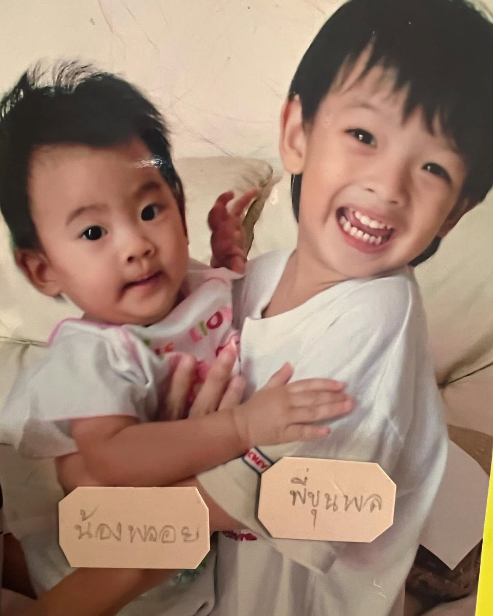 nannoko's tweet photo. พี่ขุนนิเทศจุฬา น้องพลอยหมอวชิระ
สองพี่น้องบ้านปัญญามิตรเติบโตมาอย่างดีมากๆ🫶🏻 สวยหล่อทั้งคู่เลยคับ✨

KHUNPOL OFFICIALLY GRAD 

#KHUNPOL 
#KHUNPOLGraduationDay https://t.co/pu9JTYtdVm