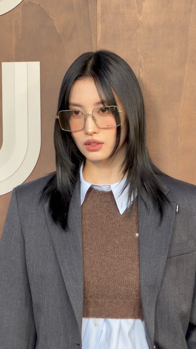 broke4twice's tweet photo. Whoever came up with this entire outfit, show yourself. I just want to kiss you, I'll be forever grateful. THANK YOU!!! https://t.co/spk8pqgGSZ