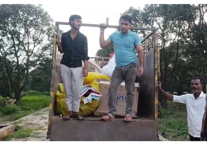 bstvlive's tweet photo. हरदोई : किराए के मकान में विस्फोटक बरामद
➡️लाखों की विस्फोटक सामग्री जब्त हुई
➡️35 गत्ता से कई कंपनियों के पटाखा मिले
➡️पुलिस द्वारा ग्रामीणों की मौजूदगी में बरामदगी
➡️माधवगंज थाना क्षेत्र के रूदामऊ का मामला
#Hardoi #ExplosivesRecovered @hardoipolice @dmhardoib https://t.co/60a6SBhokV