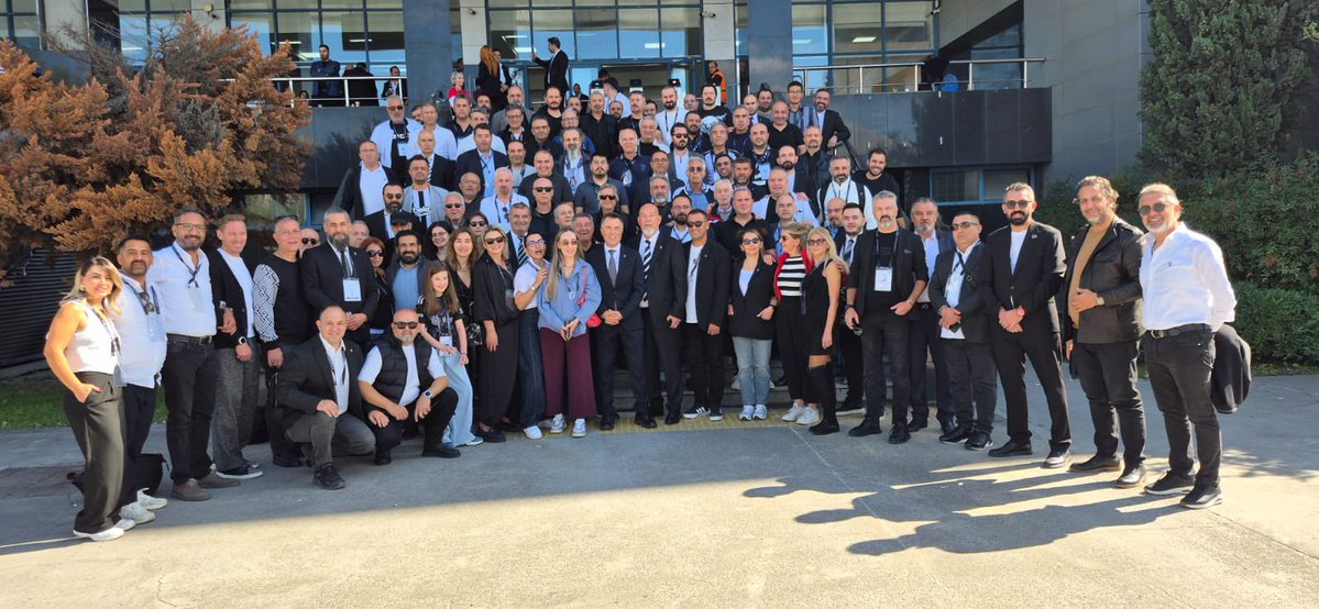 anadolubjk's tweet photo. 🦅 Anadolu Beşiktaşlılar Derneği olarak üyelerimizle birlikte Beşiktaş JK Mali ve Seçimli Genel Kurul Toplantısı’na katılım sağladık.

🖤🤍 Her zaman, her yerde Beşiktaş!

@Besiktas https://t.co/C1i7ENAikf