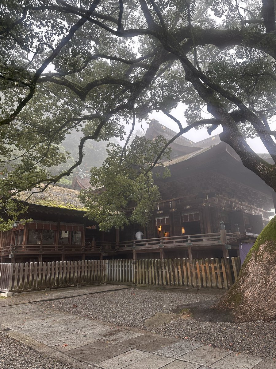 shizkan15's tweet photo. 9/8
⛩️金刀毘羅宮へ参拝させて頂きました。

御祭神　大物主命
　　　　崇徳天皇

御本宮まで参拝させて頂きました。
きちんと調べきれておらず、奥宮への参拝はできてなかったことを後で知る。
霧の御本宮の印象が強くて"また来たい"と思ったのは、"また来い"だった。。
ありがとうございます🙏 https://t.co/VBjup7zEw2