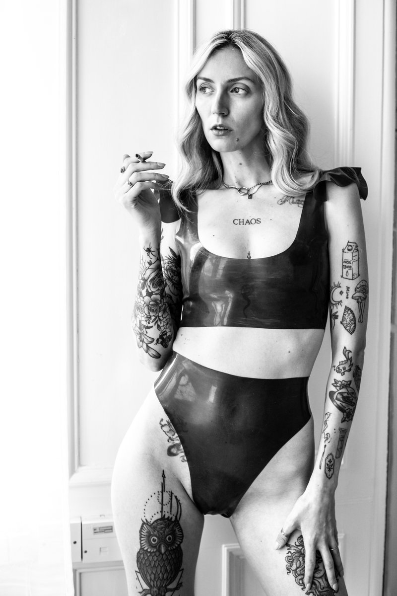 Thenorpretty's tweet photo. Seeking Ashtray https://t.co/gybdn7qhku