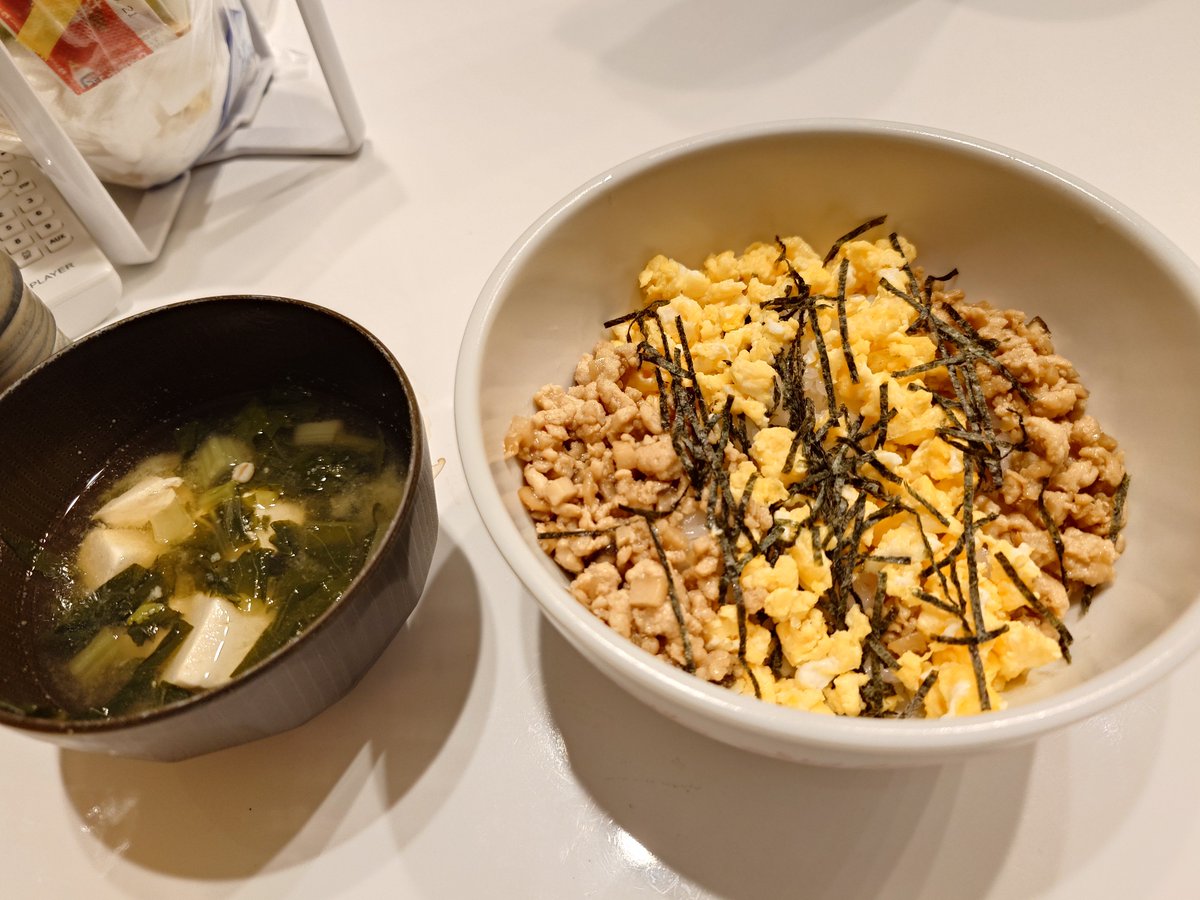 AyaSam_Official's tweet photo. 今日の夕飯はタイガース優勝記念で「とらそぼろ丼」だそうです。

美味かった。ごちそうさま。

でもさ、目標は日本一なんだわ。これも通過点に過ぎんのよ。 https://t.co/MNRvH6VFFn