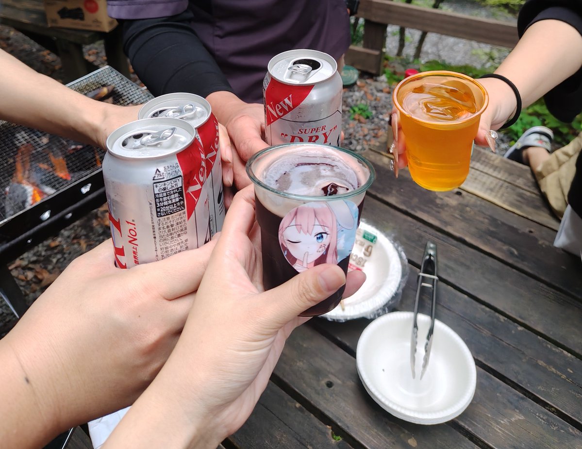 Ricul_07's tweet photo. キャンプ楽しかったー！
ニジマス釣りして、BBQ、そこからお酒飲みながらずっとしゃべってた✨
ニジマス1匹しか釣れなかったけど、親切なおじいちゃんから餌の付け方とか教わったから、絶対リベンジする️🔥
あと赤ワイン＋コーラでカリモーチョというカクテルがうまうまなのを覚えました(笑) https://t.co/8b2N2cntjF