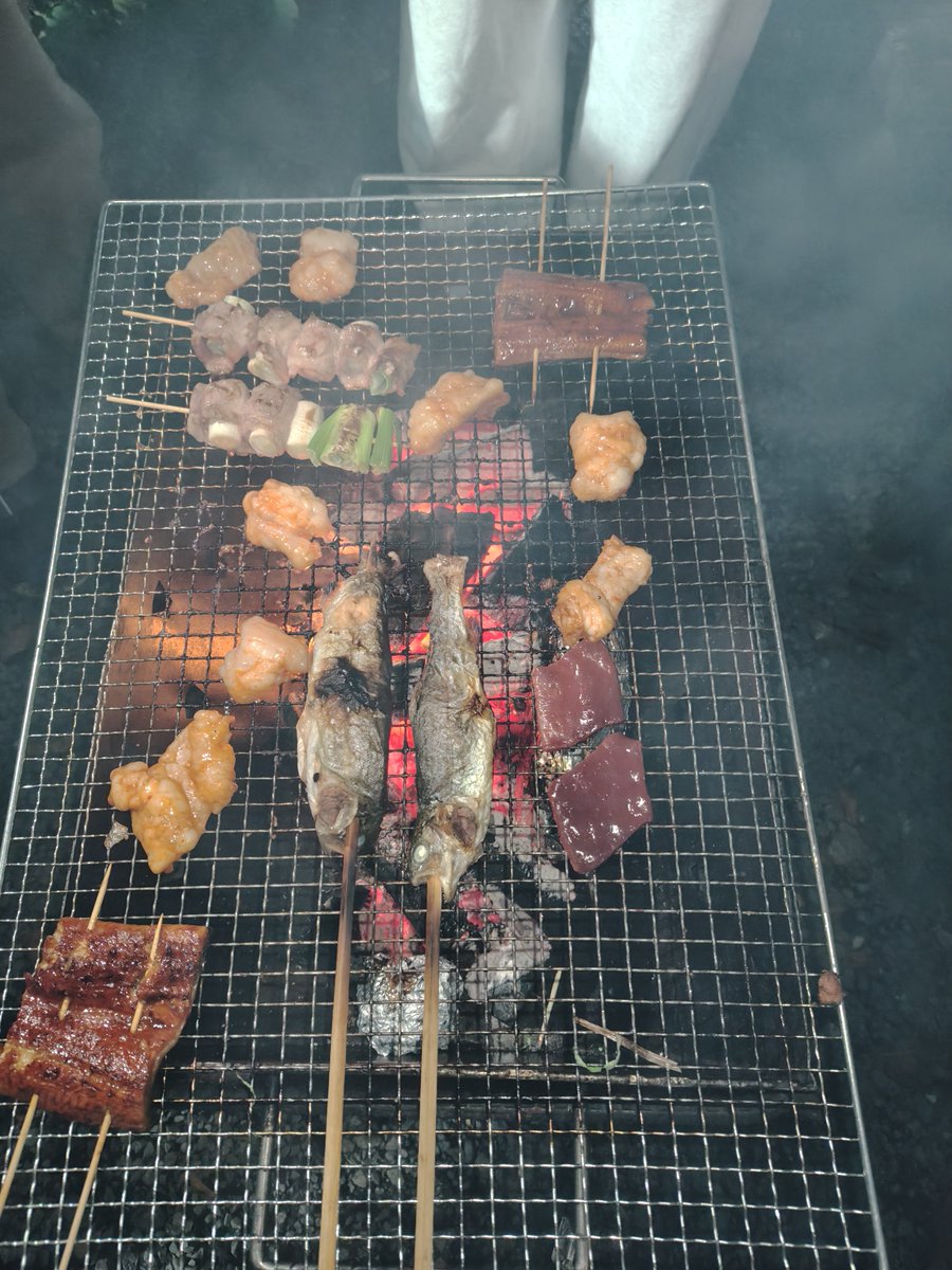 Ricul_07's tweet photo. キャンプ楽しかったー！
ニジマス釣りして、BBQ、そこからお酒飲みながらずっとしゃべってた✨
ニジマス1匹しか釣れなかったけど、親切なおじいちゃんから餌の付け方とか教わったから、絶対リベンジする️🔥
あと赤ワイン＋コーラでカリモーチョというカクテルがうまうまなのを覚えました(笑) https://t.co/8b2N2cntjF