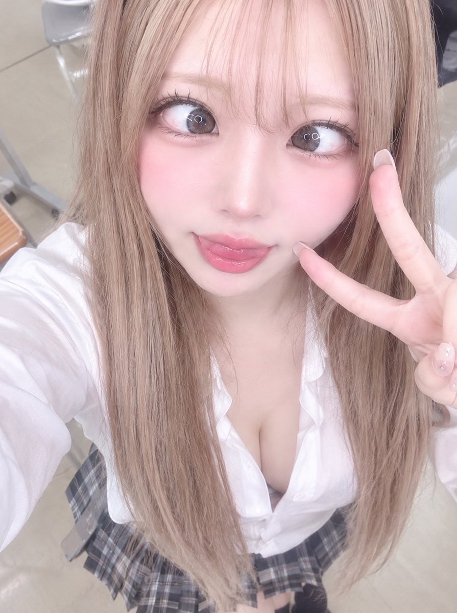 Tarohwtb's tweet photo. ゆいめろの専属ど〜こだ🤍🤍
#貢ぎマゾ #M男 #貢ぎ奴隷 #財布 #ATM奴隷 #巨乳 #素人  #オナペ https://t.co/7Y7KDtcCMp