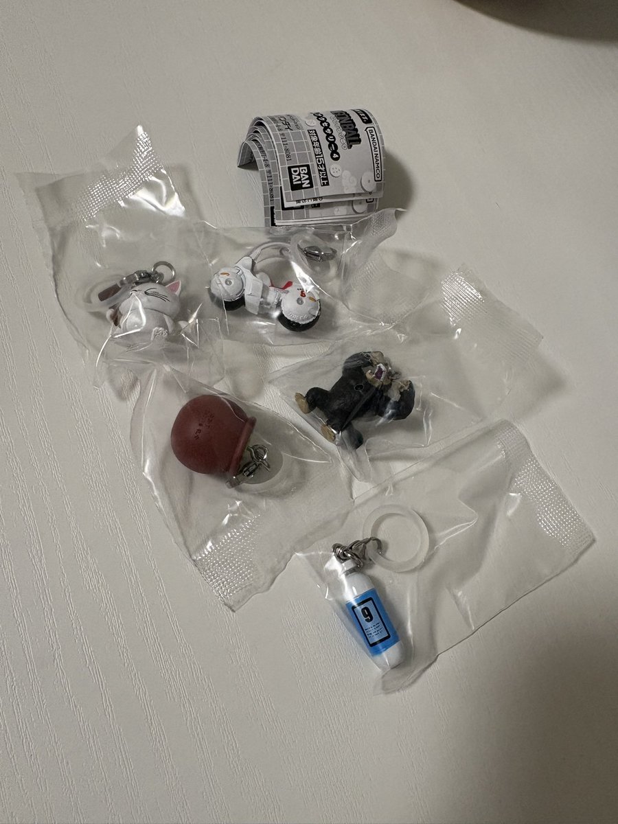 aoki_honoo's tweet photo. 今日の収穫
今日買い物へ大阪に行ってた親戚が
見つけてまさかの回してきてくれてた😭
大阪はまだまだあるのね😂
メルカリで買おうって思ってたから
ほんまに感謝🙏
#ドラゴンボール https://t.co/Jyb9SOBgNq