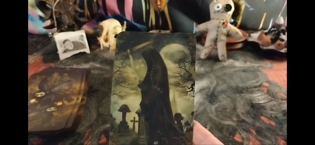 mrsbaarman's tweet photo. Im watching #neotarotreader and @thewitchstacy and they are both saying the same thing! 😱 the spirits for both our readers ”Said” that something is waiting for her in Syria, like Salah has gathered someone/something and it’s not gonna be 1/2 #Foodiebeauty #gorlword https://t.co/lFwvLPz9Bj