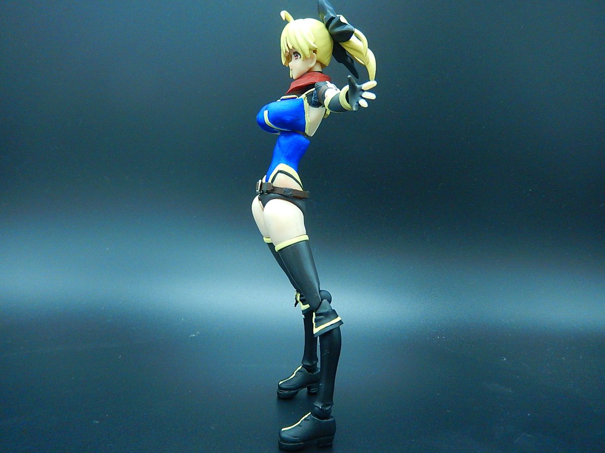 aoharu34's tweet photo. 三面図。
元々は武装神姫アルトレーネヴィオラを元に作っていましたが、いろいろとアレンジ。アイリペイントも時間がかかりました。 https://t.co/yTUo0ZaKF8