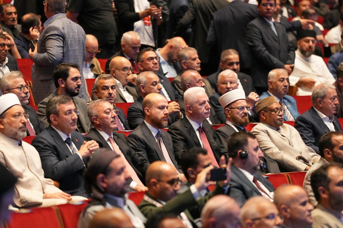 bilalerdogan_TR's tweet photo. İlim Yayma Vakfı Mütevelli Heyeti Başkanı Necmeddin Bilal Erdoğan, İstanbul’da düzenlenen 13. Uluslararası Bediüzzaman Sempozyumu’na katıldı.

“Küresel Krizlere Kur’ânî Çözümler” temasıyla gerçekleştirilen sempozyumda, çağımızın sorunlarına Kur’an’ın rehberliği ışığında çözüm yolları ele alındı.