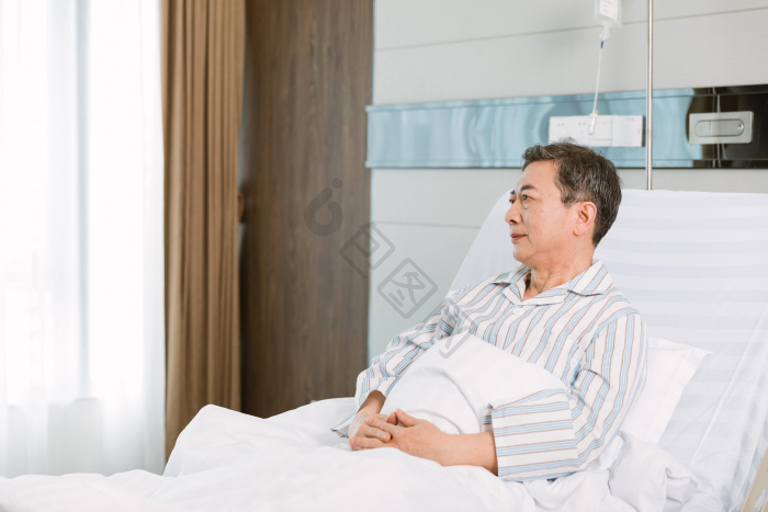 MiraOwensbun8's tweet photo. [My dad who had a growing fever stayed positive through the tough days, his courage inspires me a lot.]， https://t.co/18qqmC5YRI