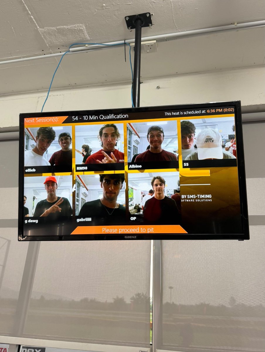 Aplbon's tweet photo. Albino appearance in the boys trip through g dawgʼs lense. https://t.co/LgtvrnXYFx