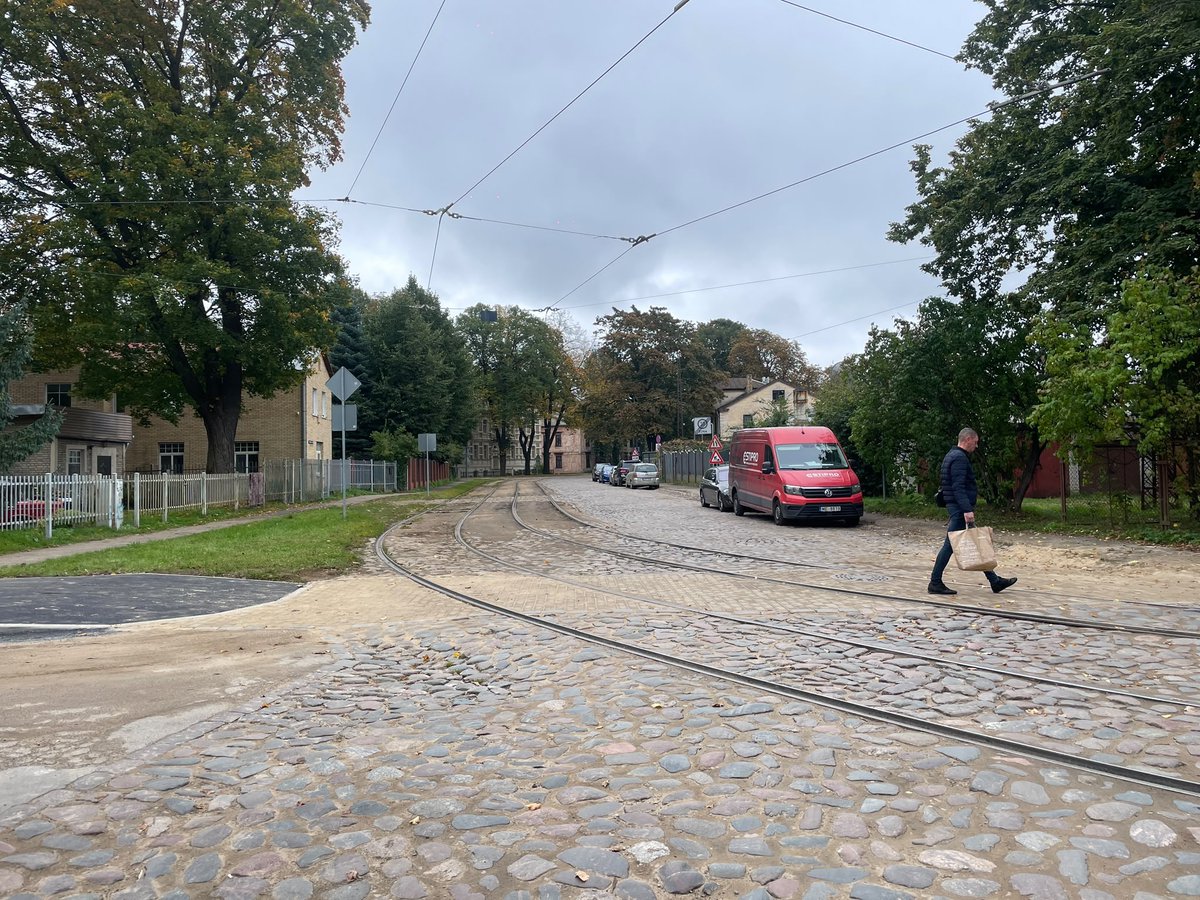 otucis's tweet photo. @Eduards77853018 @saliktengriba @MartaKotello Izsaktās, ka nedzīvo Rīgā, tāpēc neredzi uzlabojumus apkaimēs ;) Te pavisam svaigi vides pieejamības uzlabojumi Zasulaukā. https://t.co/yCZWgEuqVR