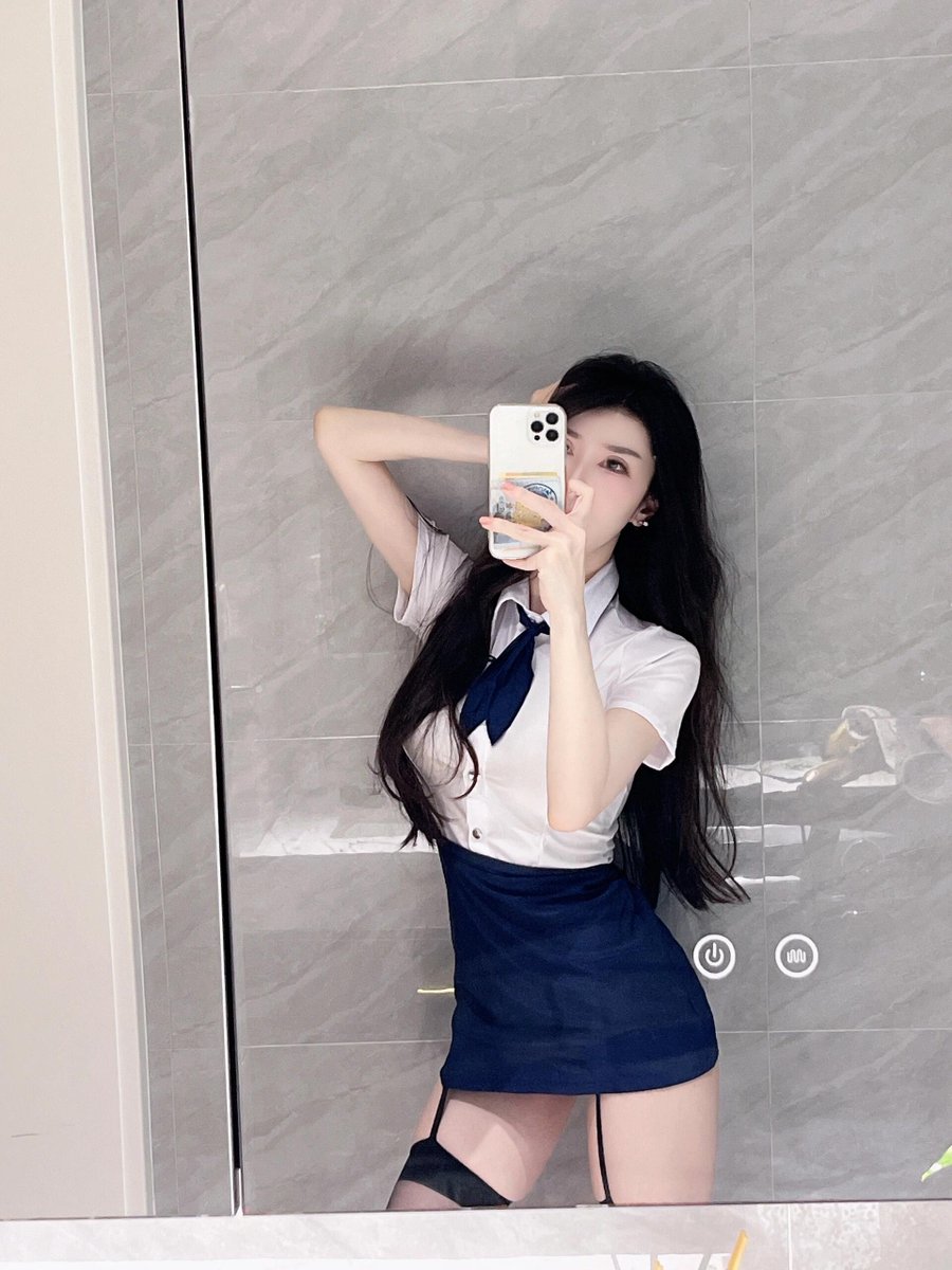 yulati4414cx's tweet photo. 感觉大腿肥嘟嘟的
难道是最近过节没控制饮食的缘故？ https://t.co/prhHFxTcXg