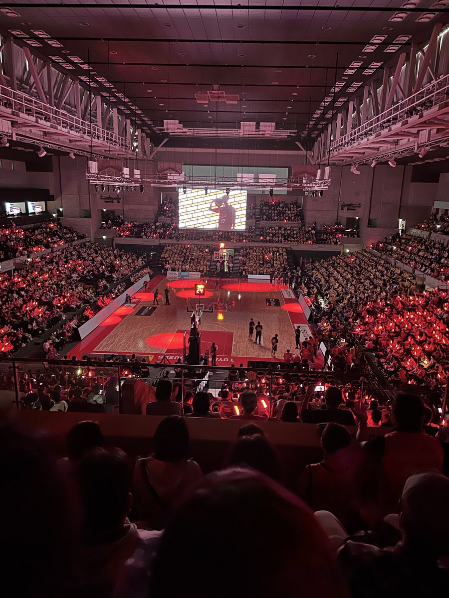 0411_akko's tweet photo. 今日はこちらへ
久しぶりのバスケ🏀楽しかった☺️

ポッテリしたお腹のグラッキーくん可愛かった😍口にきのこの山咥えてたのびっくり😳手にもお菓子持ってた🍪⸒⸒食いしん坊か🤣 https://t.co/Mm1khrfQOy
