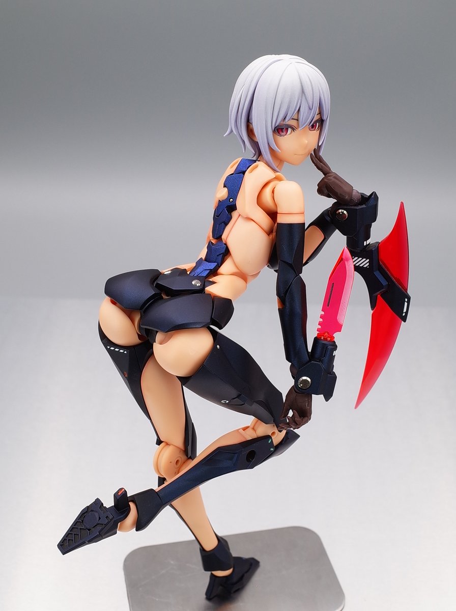 Kurorat0009_Gat's tweet photo. メガロマリア　エミュレータ＃２完成しました
肌は成型色
メカはプリズムブルーブラック
メタルパーツでディテールアップを図りました
（1/4）
#メガロマリア
#エミュレータ
#コトブキヤ https://t.co/y2NFZfEGwG